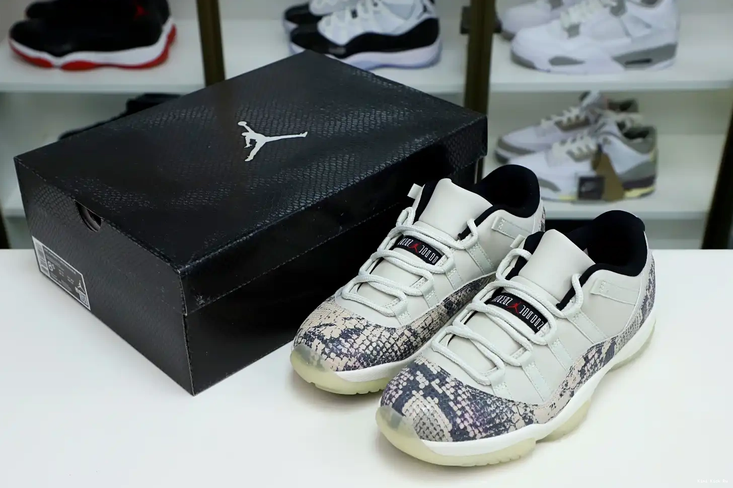 LOW Kimikick JORDAN AIR 11 SNAKESKIN LIGHT BONE 0610